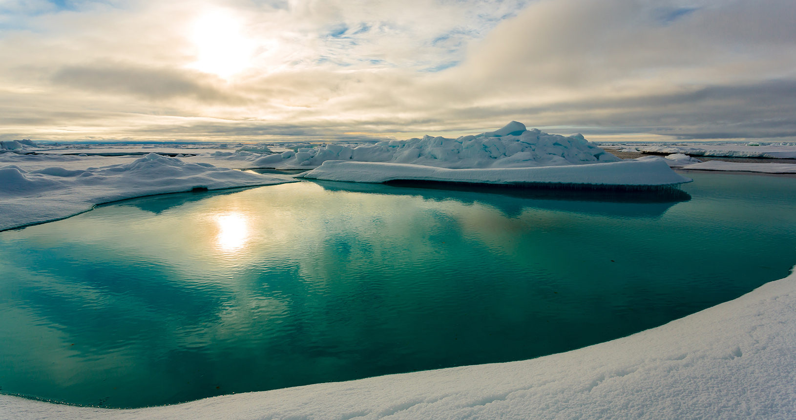 Melt pond on Arctic sea ice © Alfred Wegener Institute, Stefan Hendricks