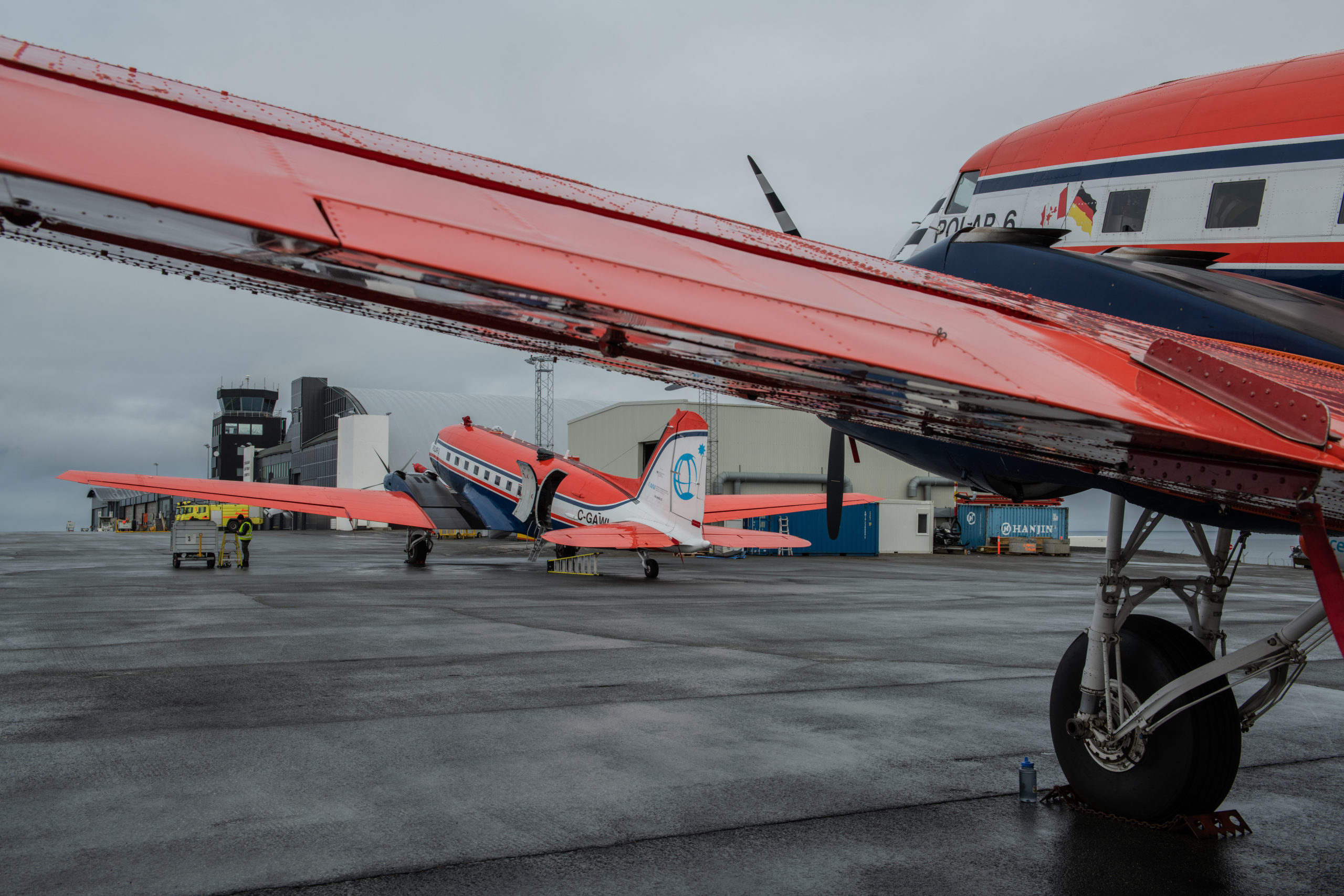 Polar 6 and Polar 5  at Svalbard airport, MOSAiC Airborne Campaign, September 2020. Picture: Alfred Wegener Institute / Esther Horvath